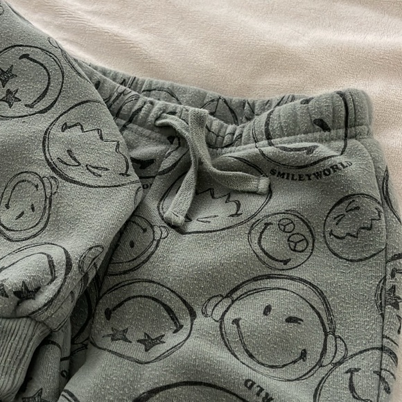 Smiley World 3T Sweatsuit Set - Picture 4 of 4
